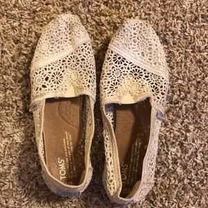 Crochet toms